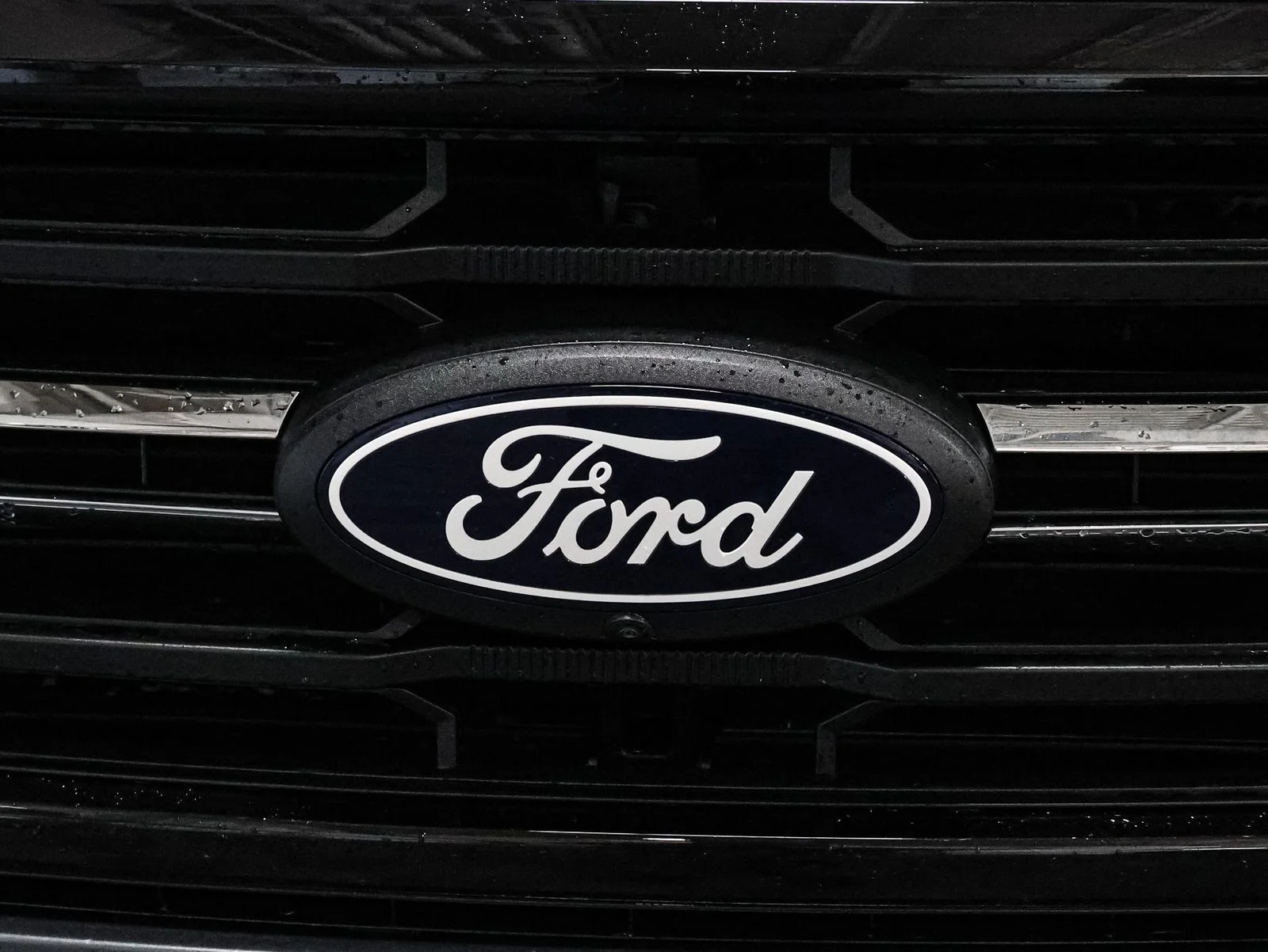 New 2026 Carbonized Gray Metallic Ford XLT image 13