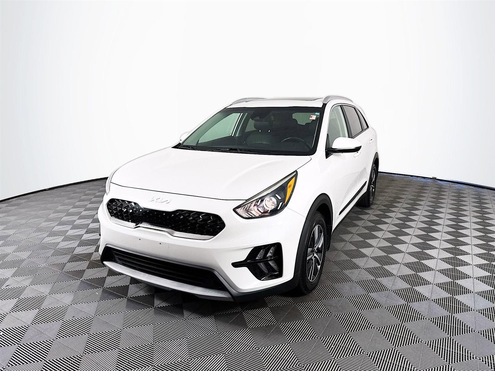 2022 Kia Niro LXS photo 2