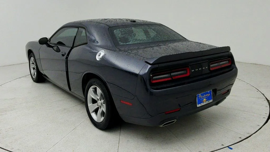 Used 2019 Gray Dodge SXT image 6