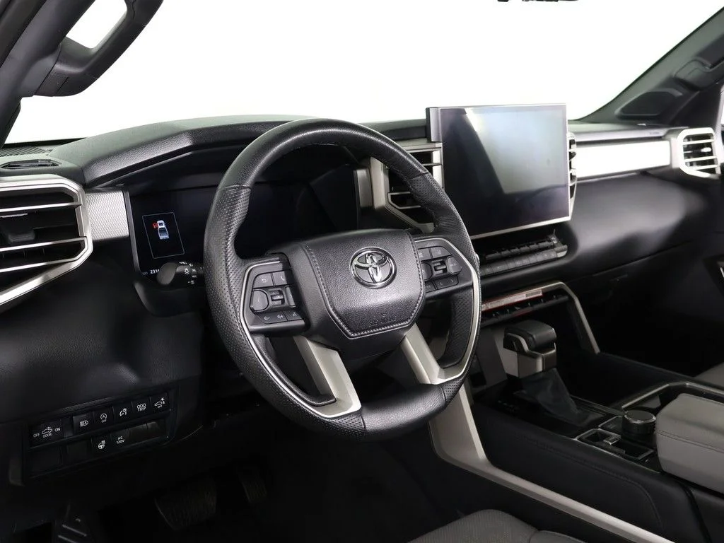 Used 2025 Pearl Toyota Limited image 28