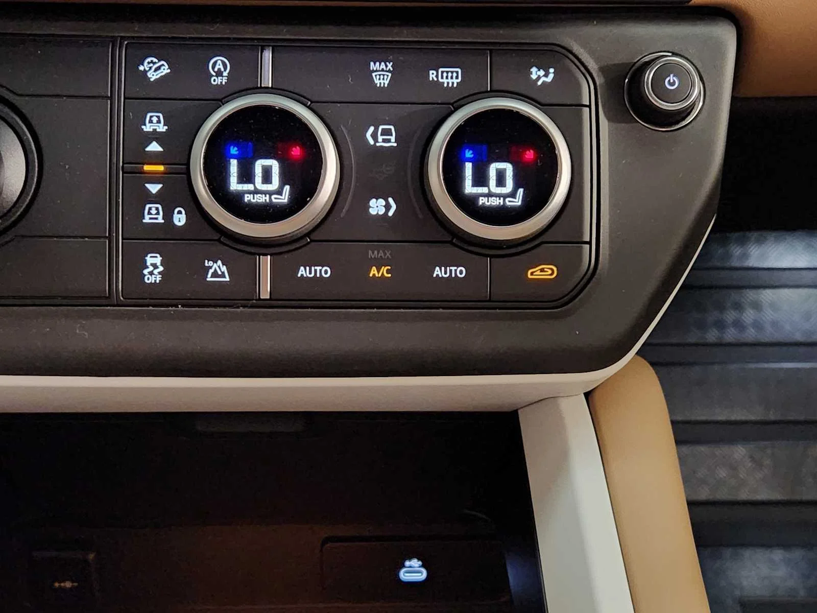 New 2026 Carpathian Grey Premium Metallic Land Rover X-Dynamic SE - 130 P400 image 31