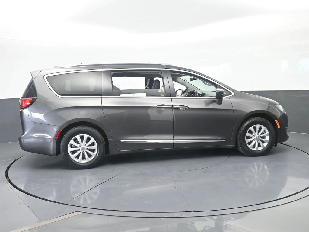 Used 2019 Granite Crystal Metallic Clearcoat Chrysler Touring L image 7