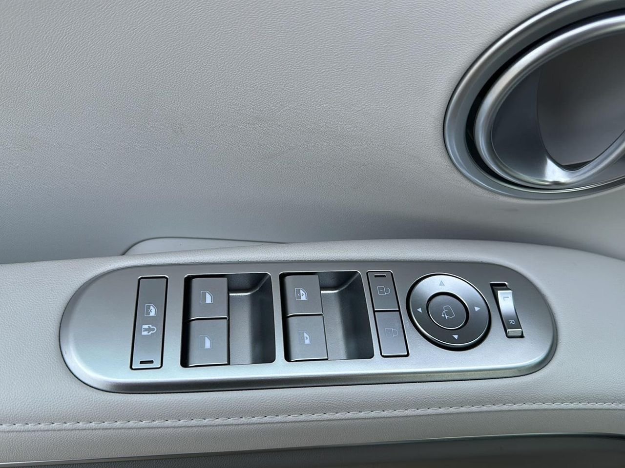 2026 Hyundai Palisade Limited - Photo 10
