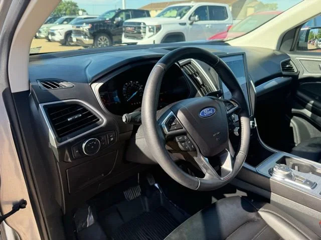 Used 2022 Black Ford SEL image 15