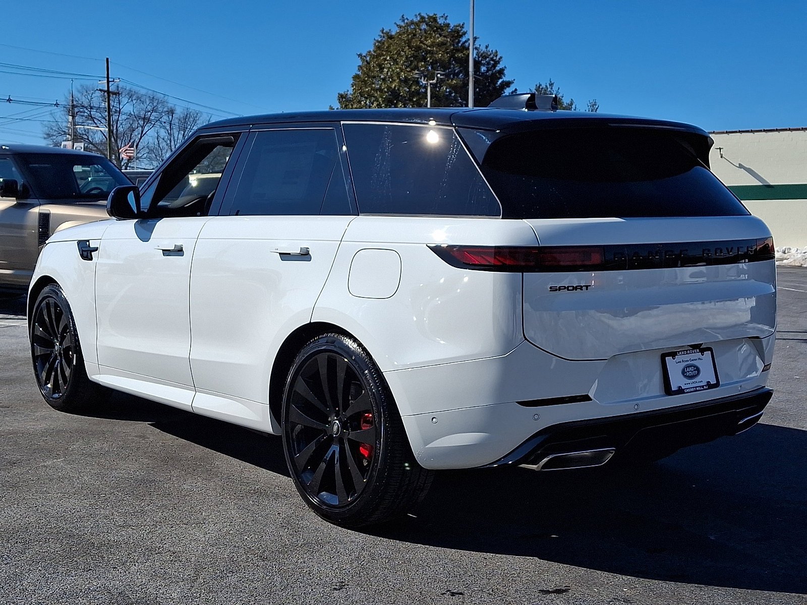 New 2025 Fuji White Land Rover Dynamic SE image 4