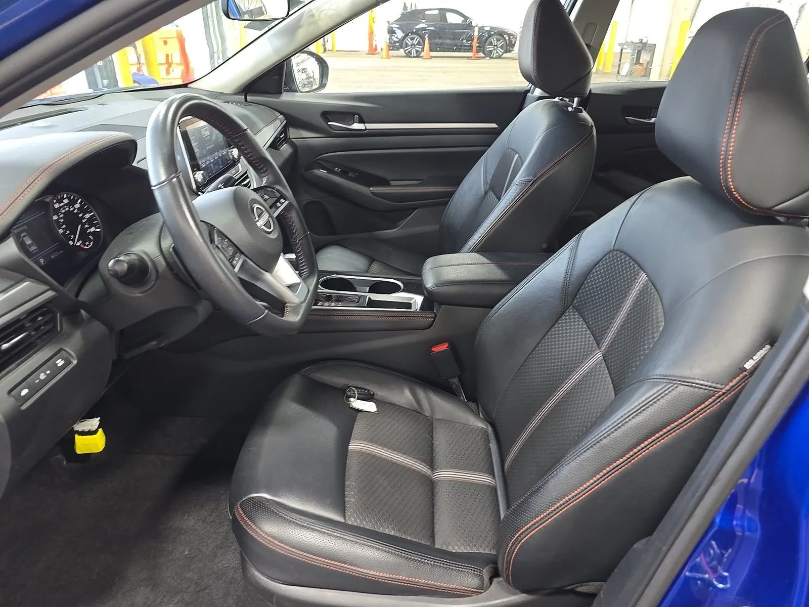 Used 2025 Blue Nissan 2.5 SR image 3