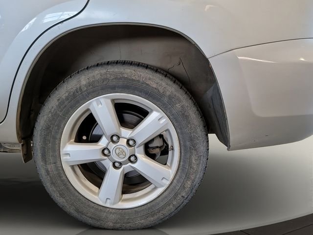Used 2008 Classic Silver Metallic Toyota Base image 36