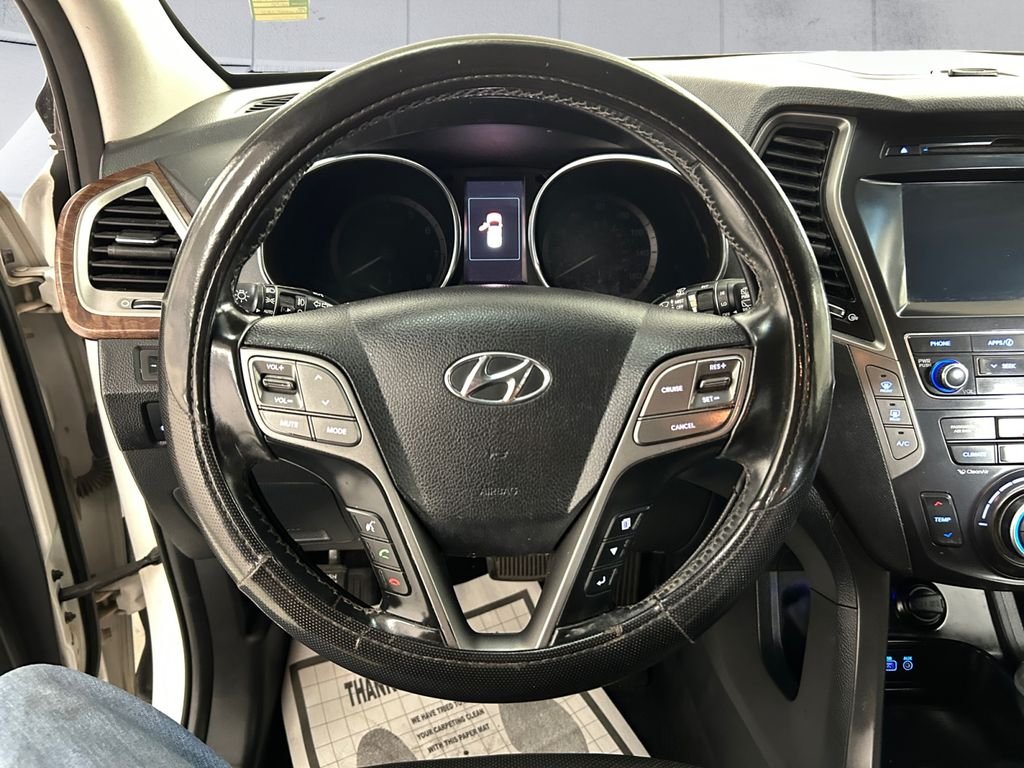 Used 2019 White Hyundai SE image 9