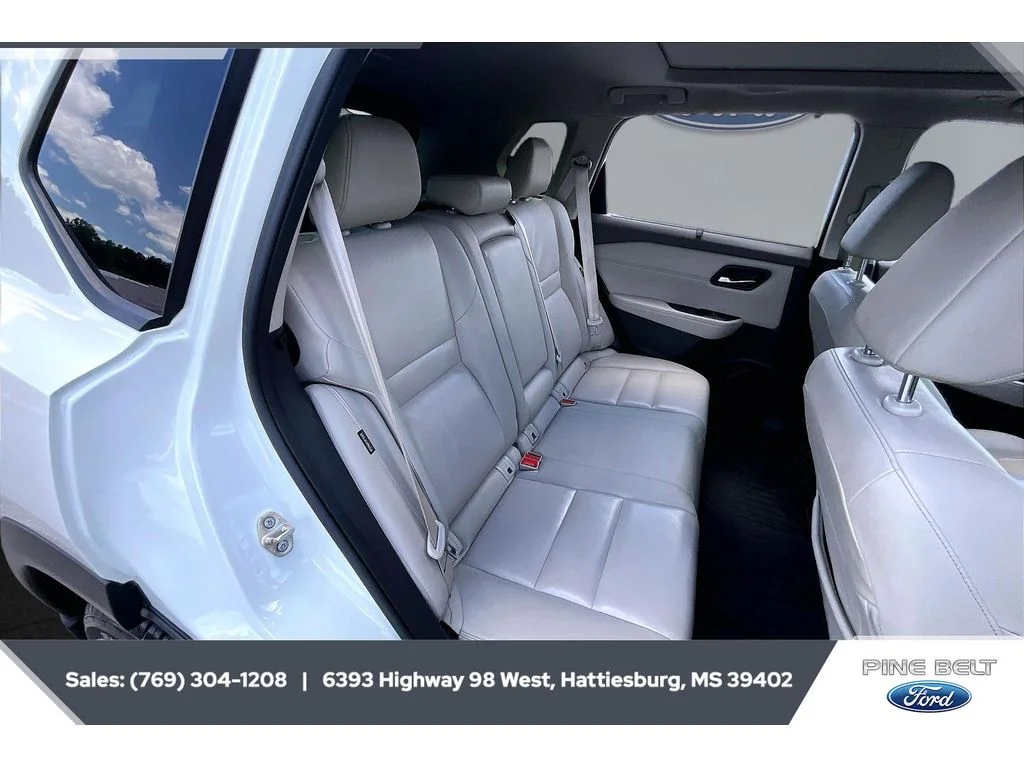 Used 2023 Pearl White Tricoat Nissan SL image 20