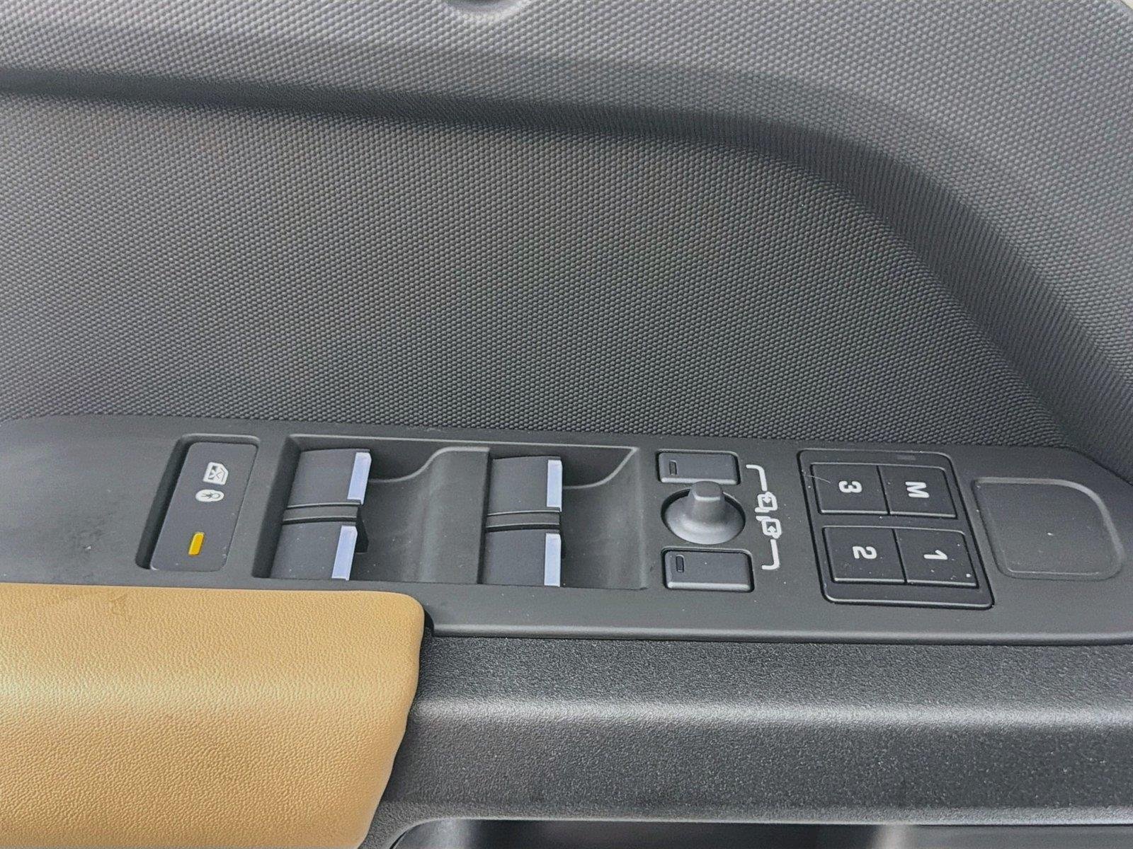 2026 Land Rover Defender V8 - Photo 17