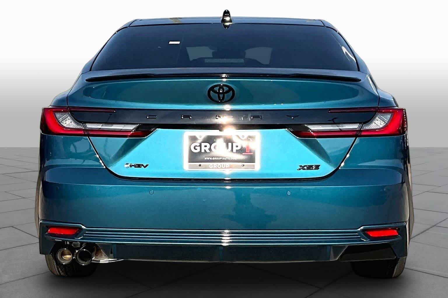 New 2026 Ocean Gem with Midnight Black Metallic roof Toyota XSE image 4