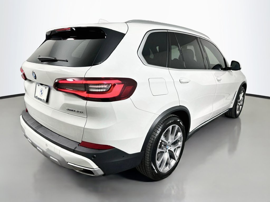 Certified Used 2023 Alpine White BMW xDrive40i image 5