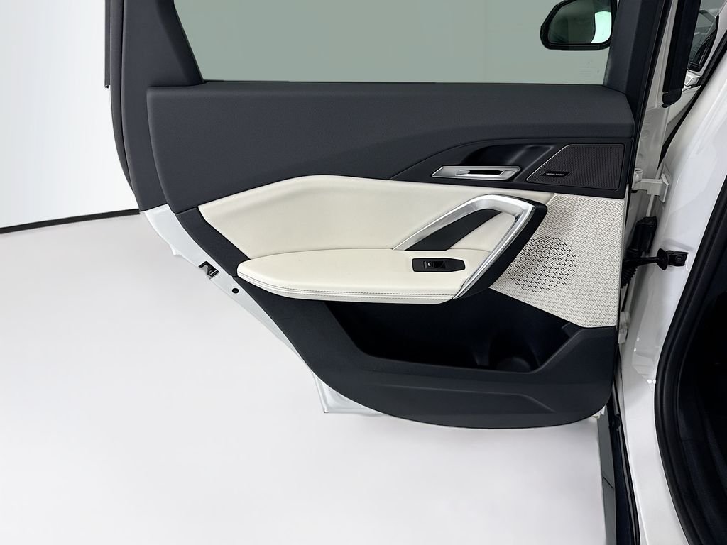 New 2026 Alpine White BMW xDrive28i image 24