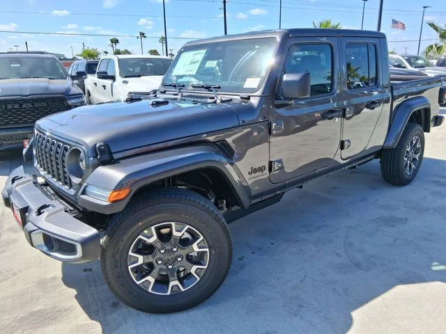 New 2026 Granite Crystal Metallic Clearcoat Jeep Sahara image 3