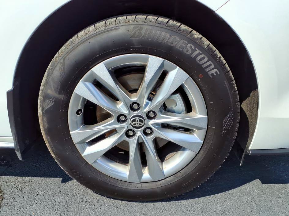 Used 2026 Wind Chill Pearl Toyota Limited image 11