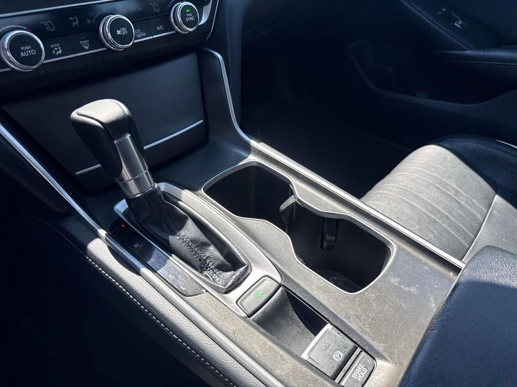Used 2018 White Honda EX-L image 22