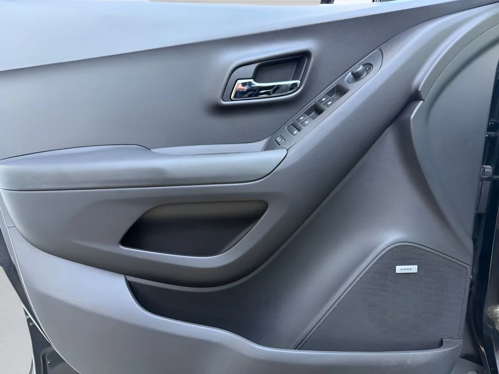 Used 2018 Black Chevrolet Premier image 10
