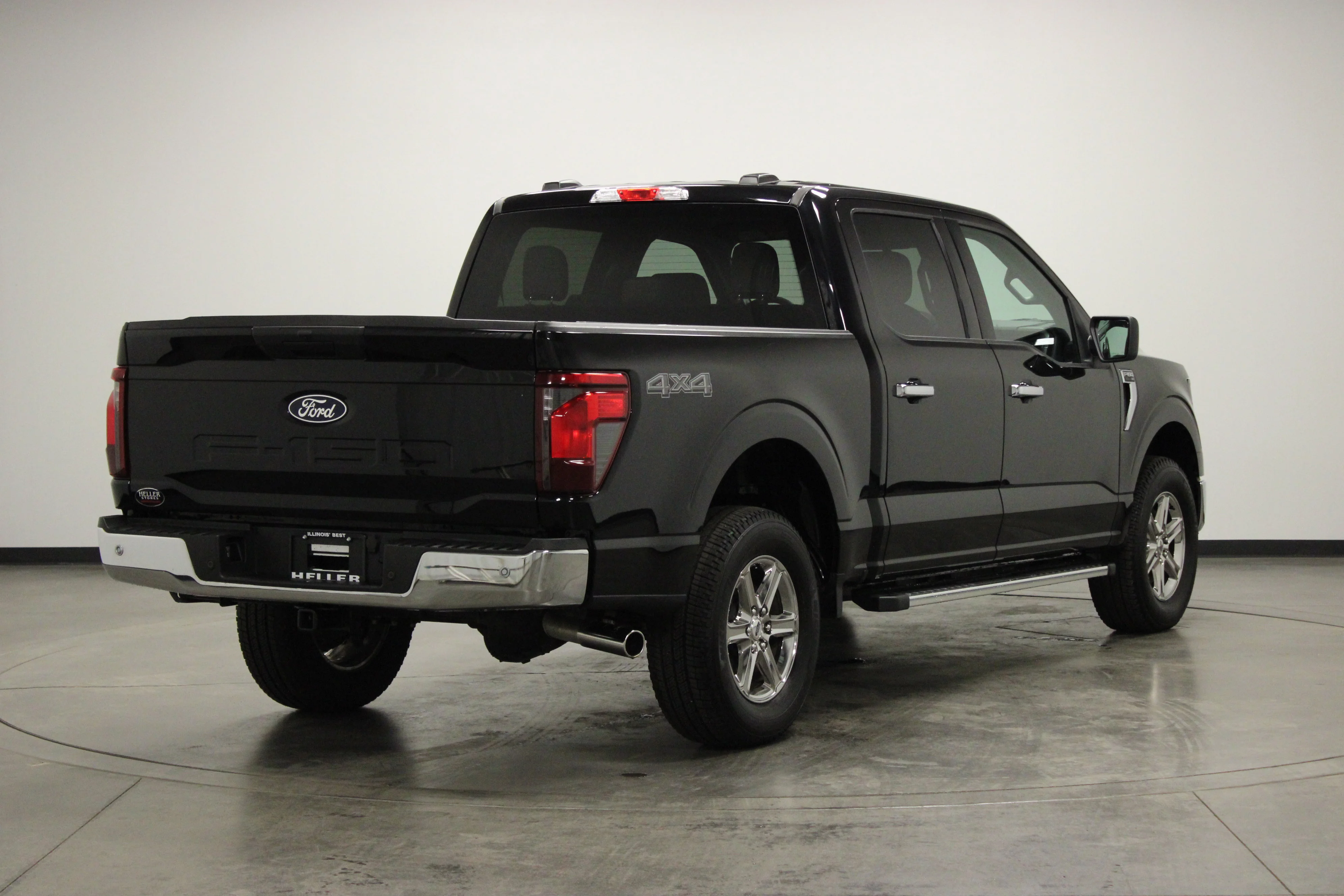 Used 2025 Agate Black Metallic Ford XLT image 8