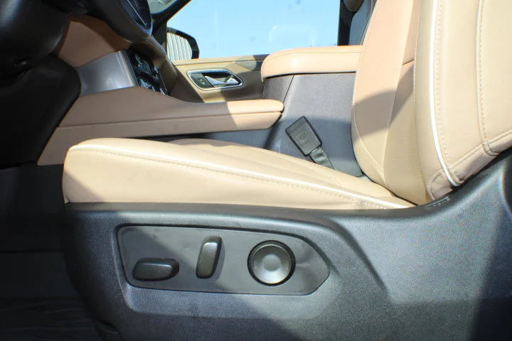 Used 2023 IRIDESCENT PEARL TRICOAT Chevrolet Premier image 16