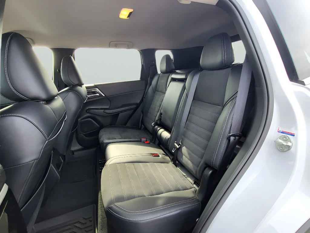 Used 2024 White Diamond Mitsubishi SE image 24