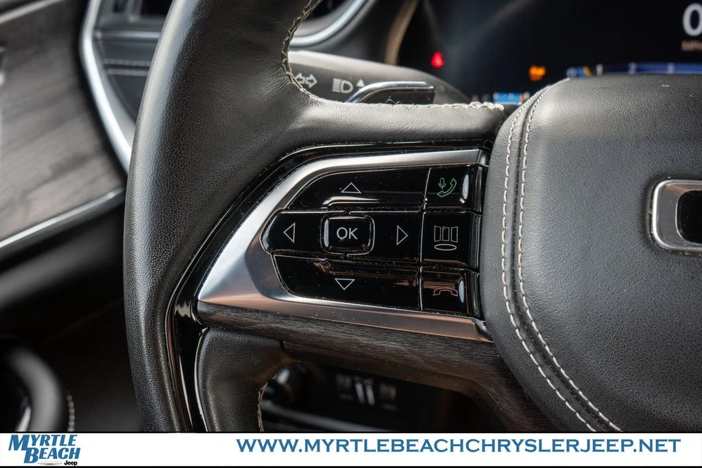 Used 2022 Diamond Black Jeep Overland image 30