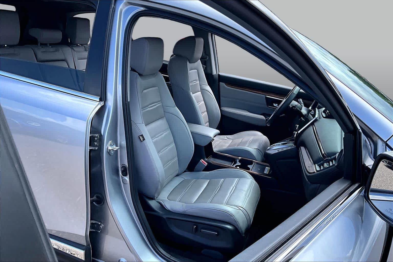 Used 2020 Lunar Silver Metallic Honda Touring image 7