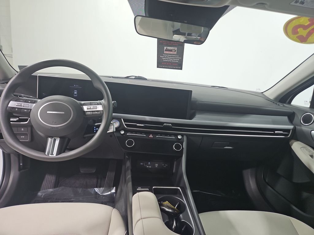 Used 2025 White Hyundai SEL image 14