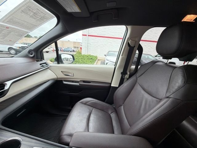 Used 2024 Green Toyota Platinum image 43