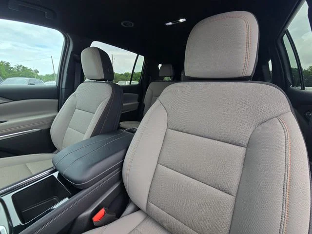 Used 2025 White Chevrolet LT image 24