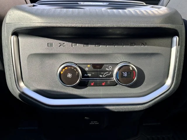 Used 2025 White Ford Platinum image 28