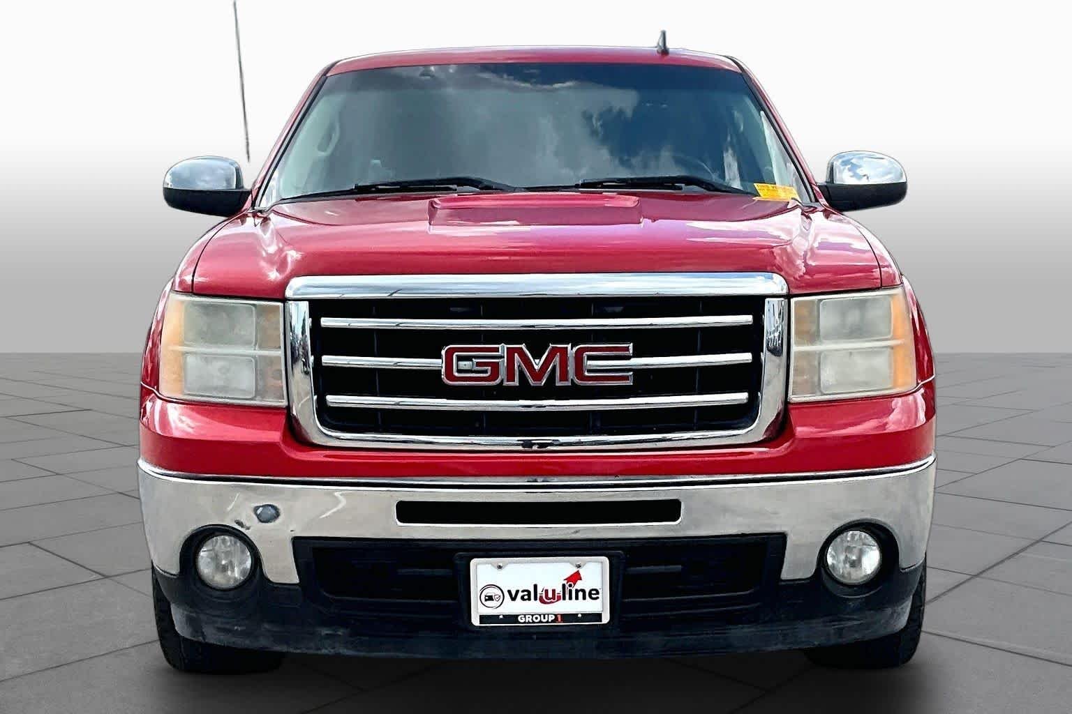 Used 2013 Fire Red GMC SLE image 3