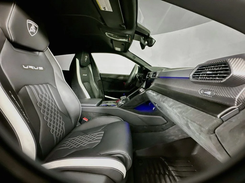 Used 2024 White Lamborghini Performante image 29