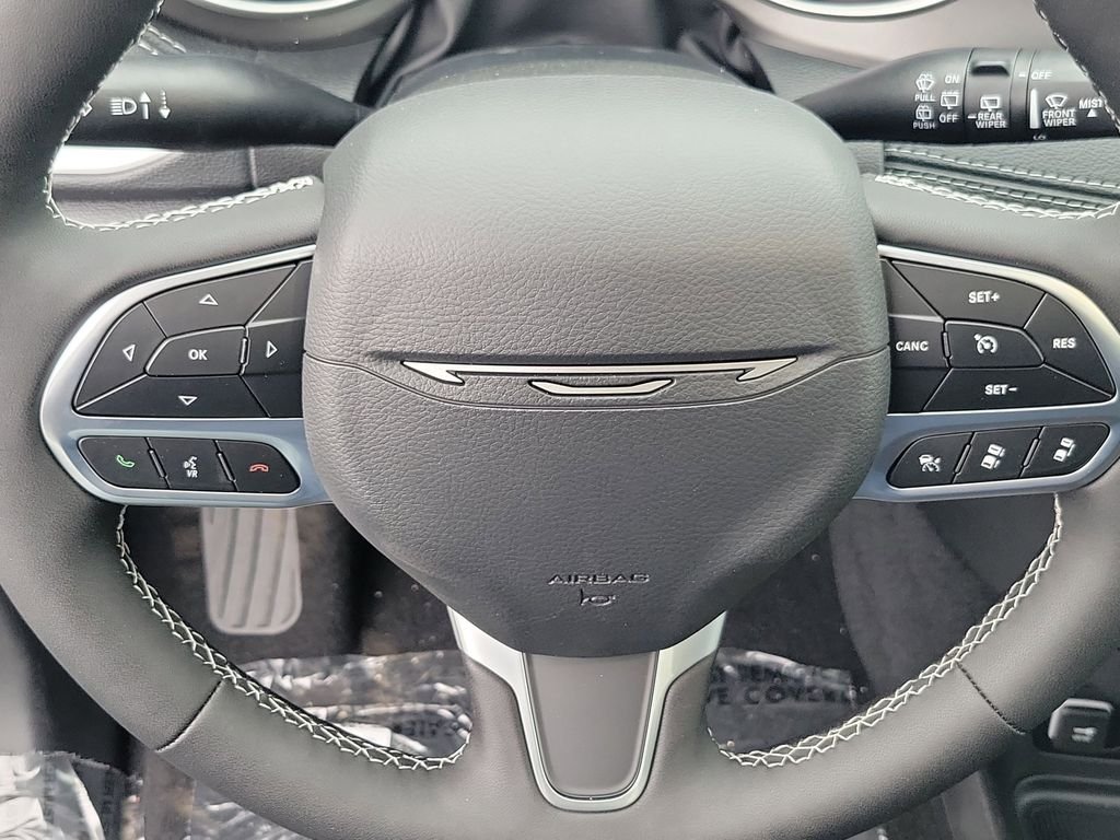 New 2027 Diamond Black Crystal Pearl-Coat Exterior Paint Chrysler Select image 21