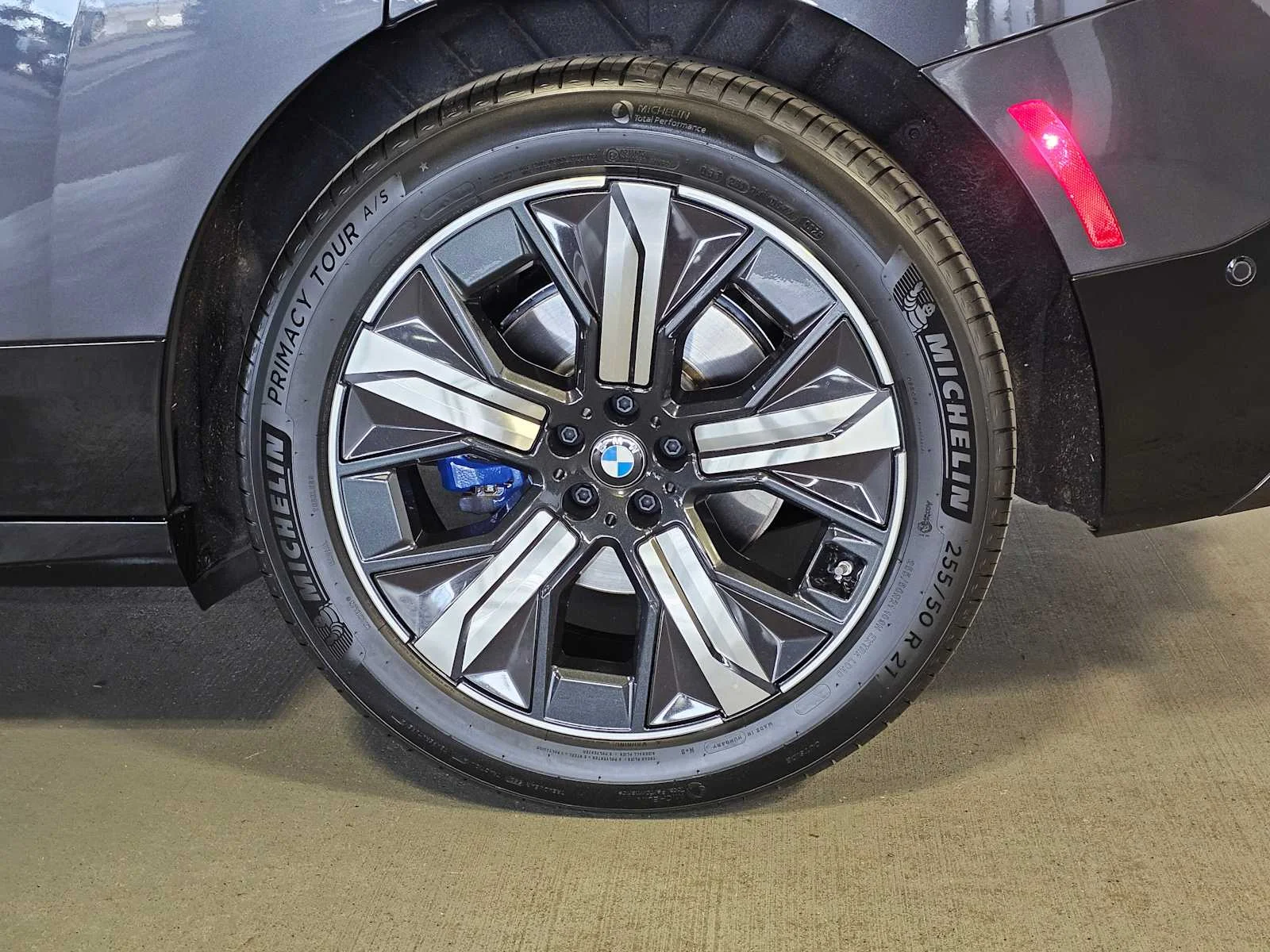 Certified Used 2024 Dark Graphite Metallic BMW xDrive50 image 8