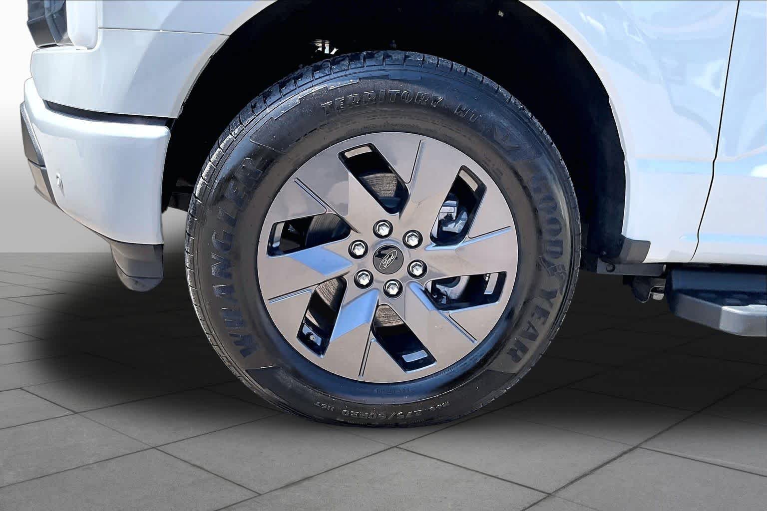 Used 2024 Avalanche Ford LARIAT image 13