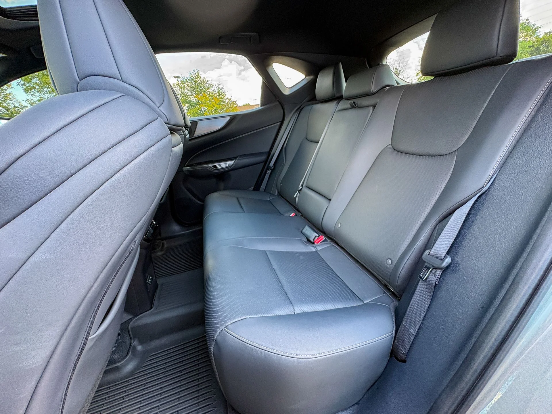 Used 2024 Silver Lexus 350 F SPORT Handling image 28