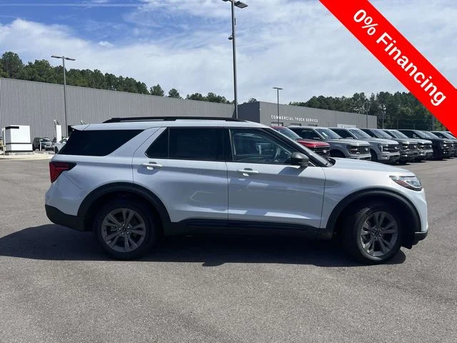 New 2026 Space White Metallic Ford Active image 2