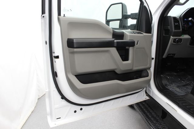 Used 2020 White Ford XL image 16