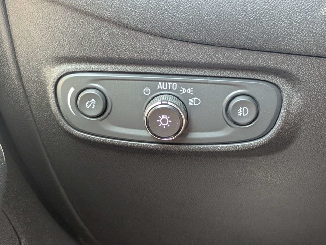 Used 2022 Pearl Chevrolet Premier image 25