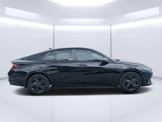 Used 2022 Black Hyundai SEL image 2