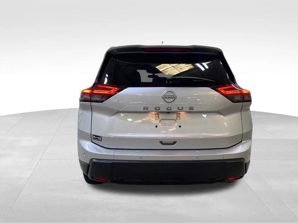 Used 2025 Silver Nissan SV image 4