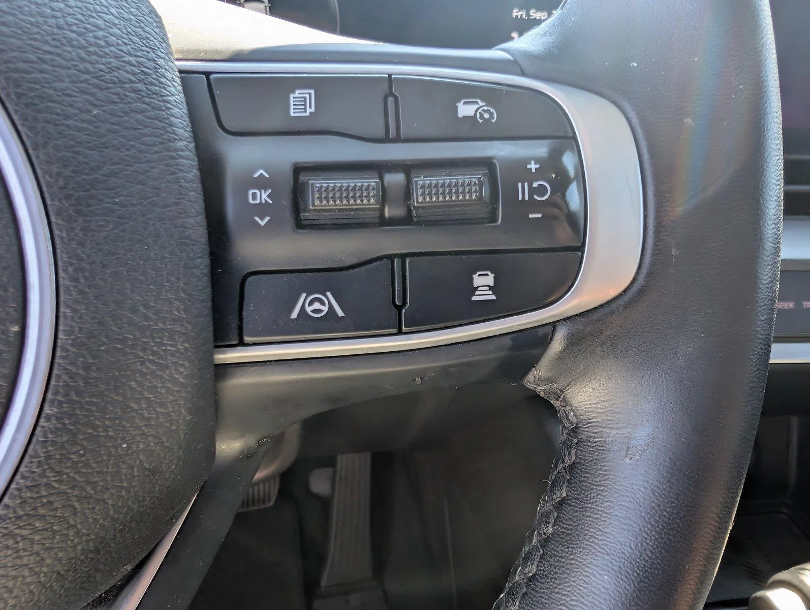 Used 2025 Wolf Gray Kia SX-Prestige image 27