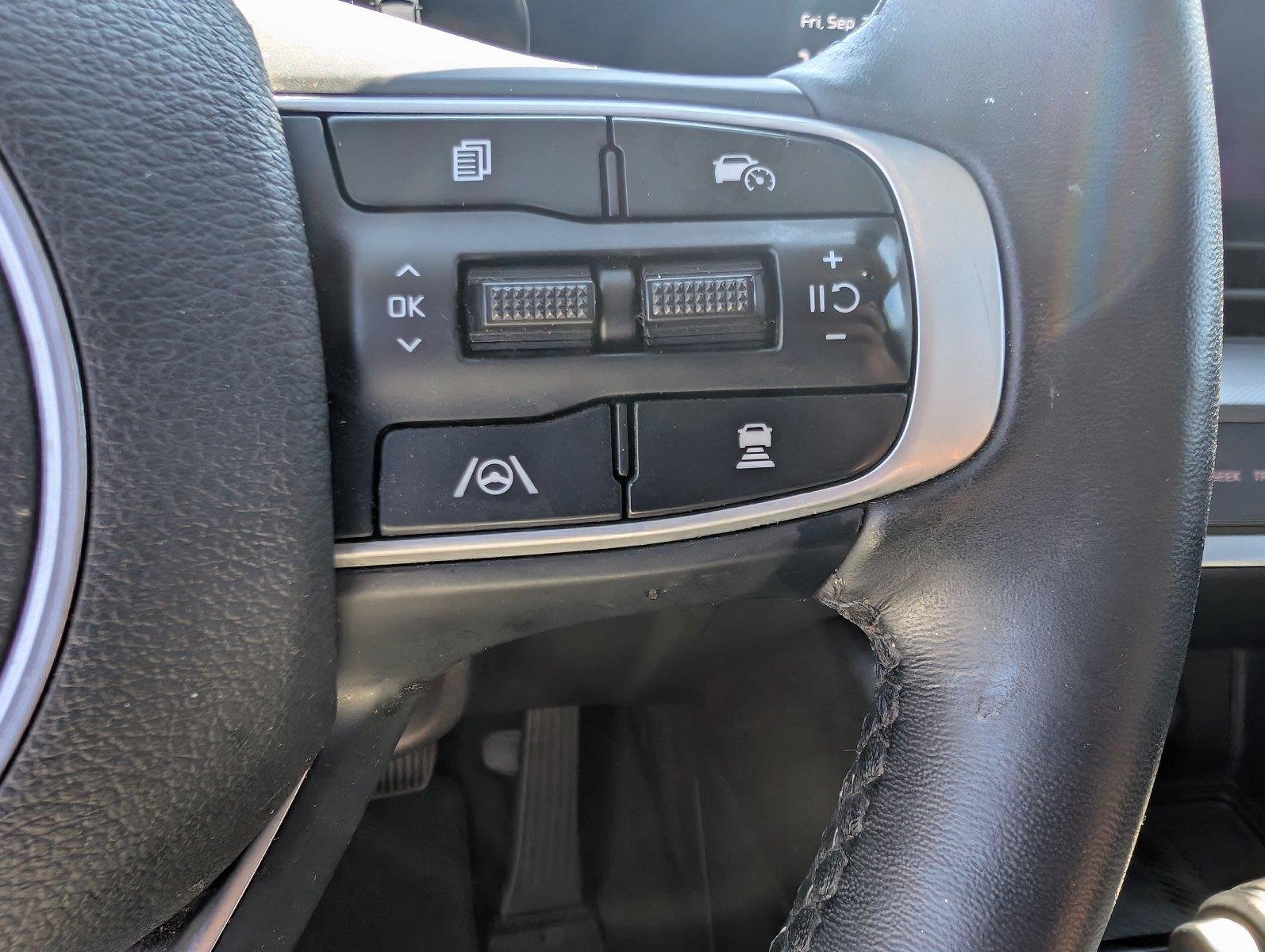Used 2025 Wolf Gray Kia SX-Prestige image 27