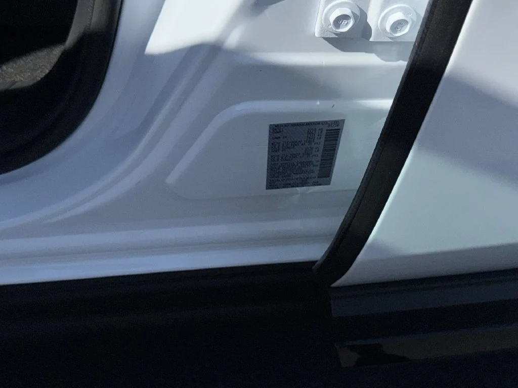 New 2027 2T RAD WHT INFINITI Sport AWD image 18