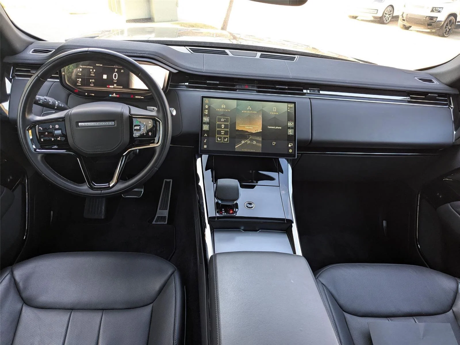 Used 2024  Land Rover Dynamic SE image 28