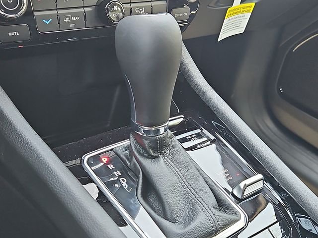 New 2026 Bright White Clearcoat Jeep Latitude image 19