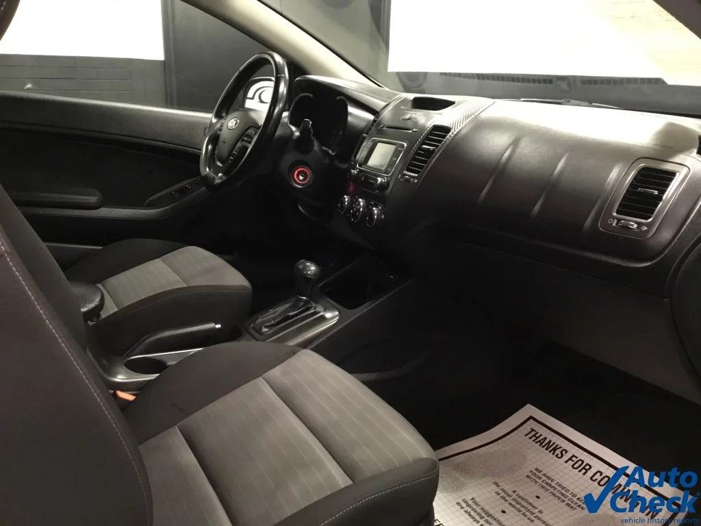 Used 2015 White Kia EX image 26