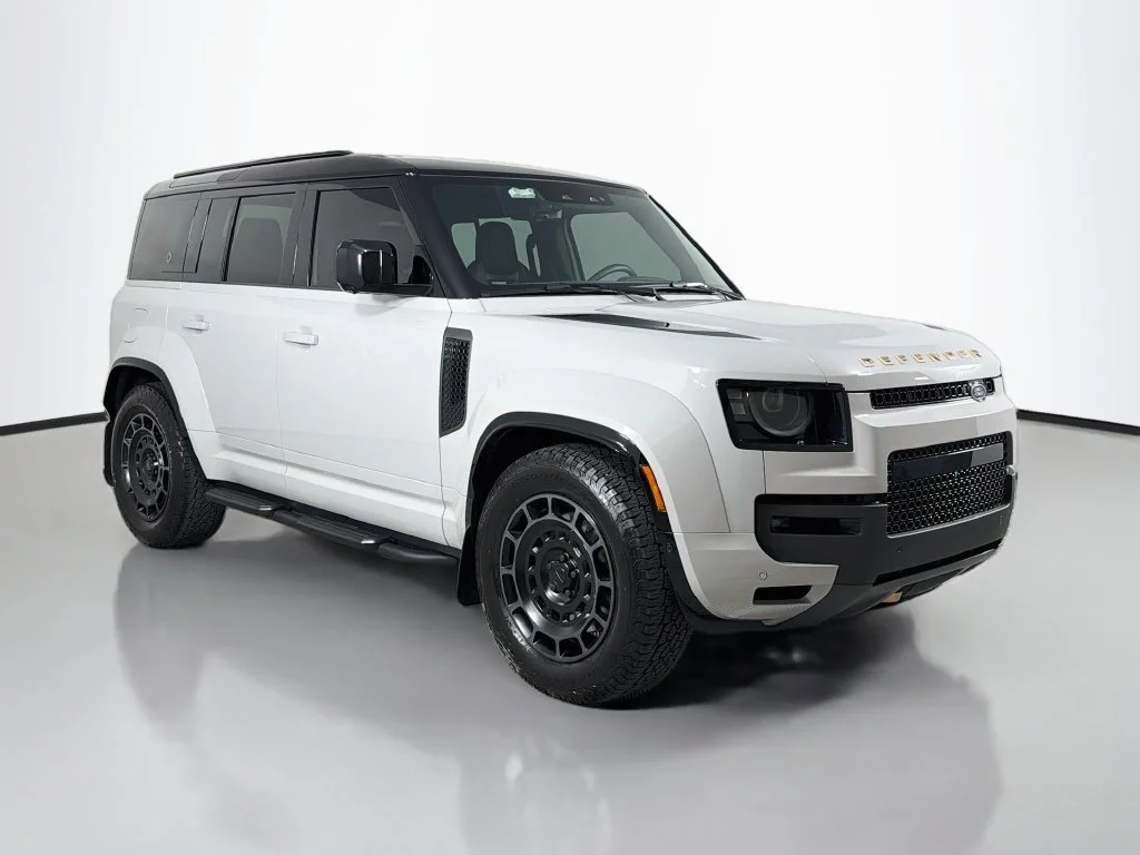 Used 2026 Borasco Gray Metallic Land Rover OCTA image 3