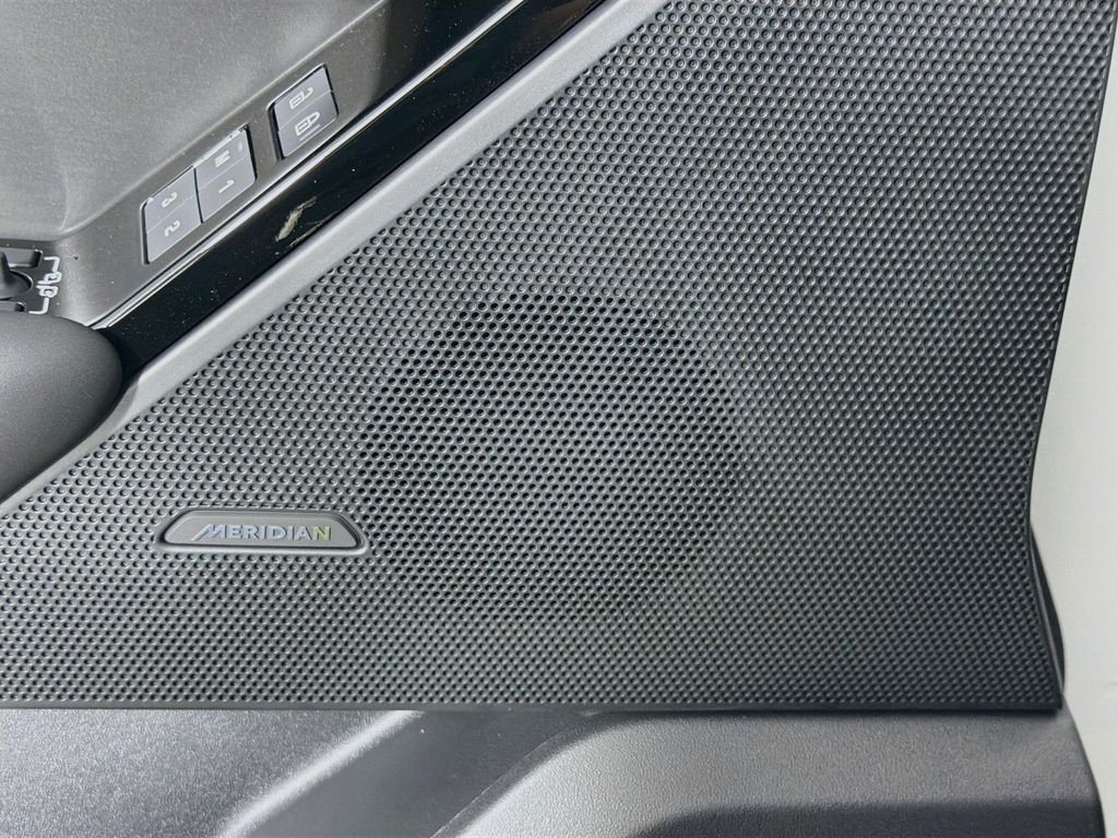 New 2026 Fuji White Land Rover S image 19