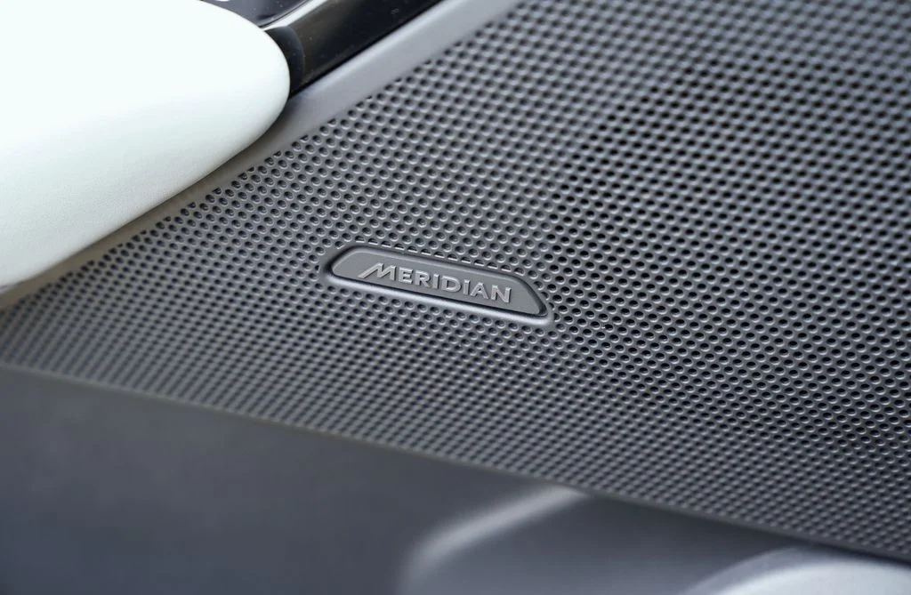New 2026 Santorini Black Land Rover Belgravia Edition image 11